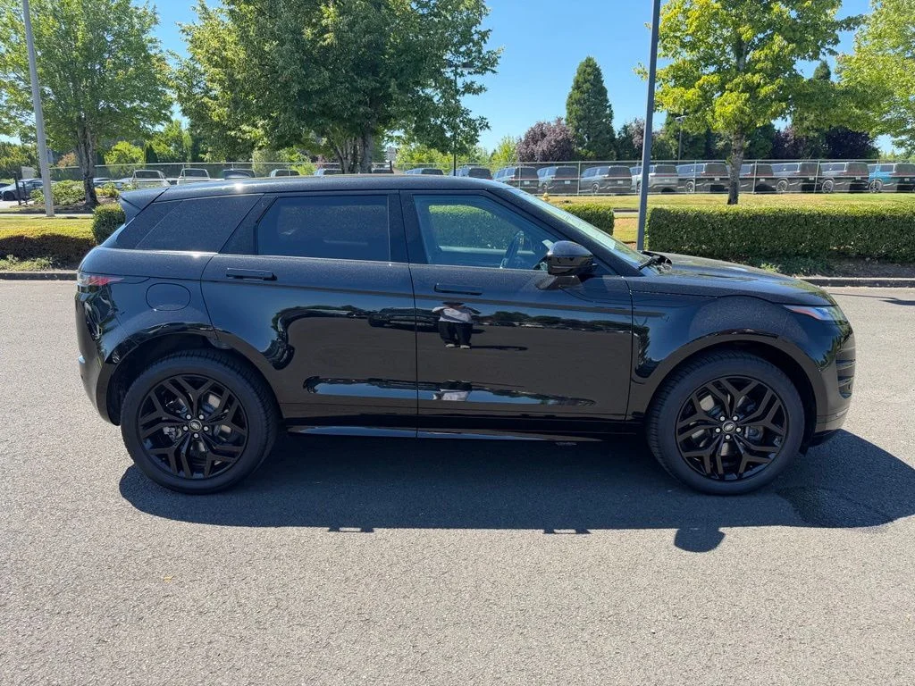 Used 2023 Santorini Black Metallic Land Rover R-Dynamic SE image 9