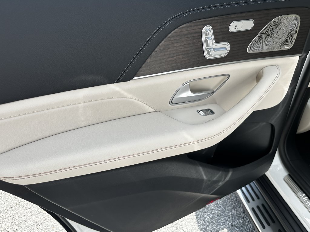 New 2027 MANUFAKTUR Moonlight White Metallic Mercedes-Benz GLS 450 image 63