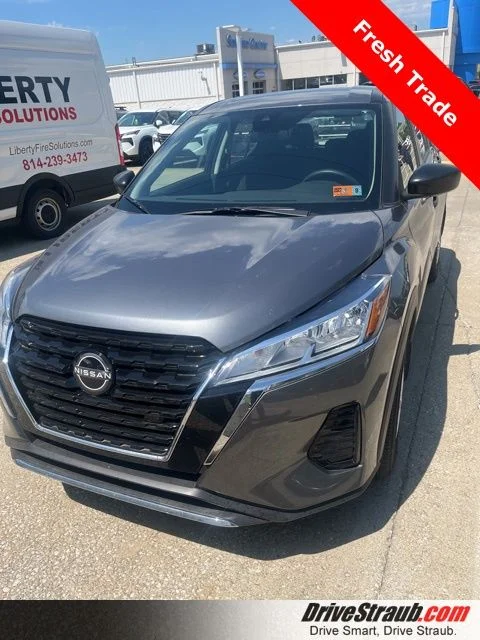Used 2025 Gray Nissan S image 1