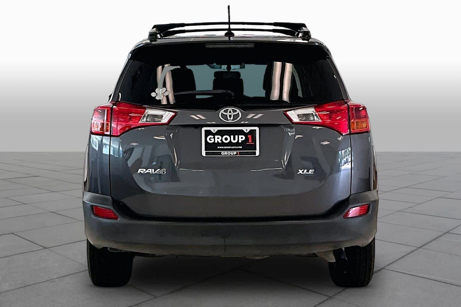 Used 2015 Magnetic Gray Metallic Toyota XLE image 4