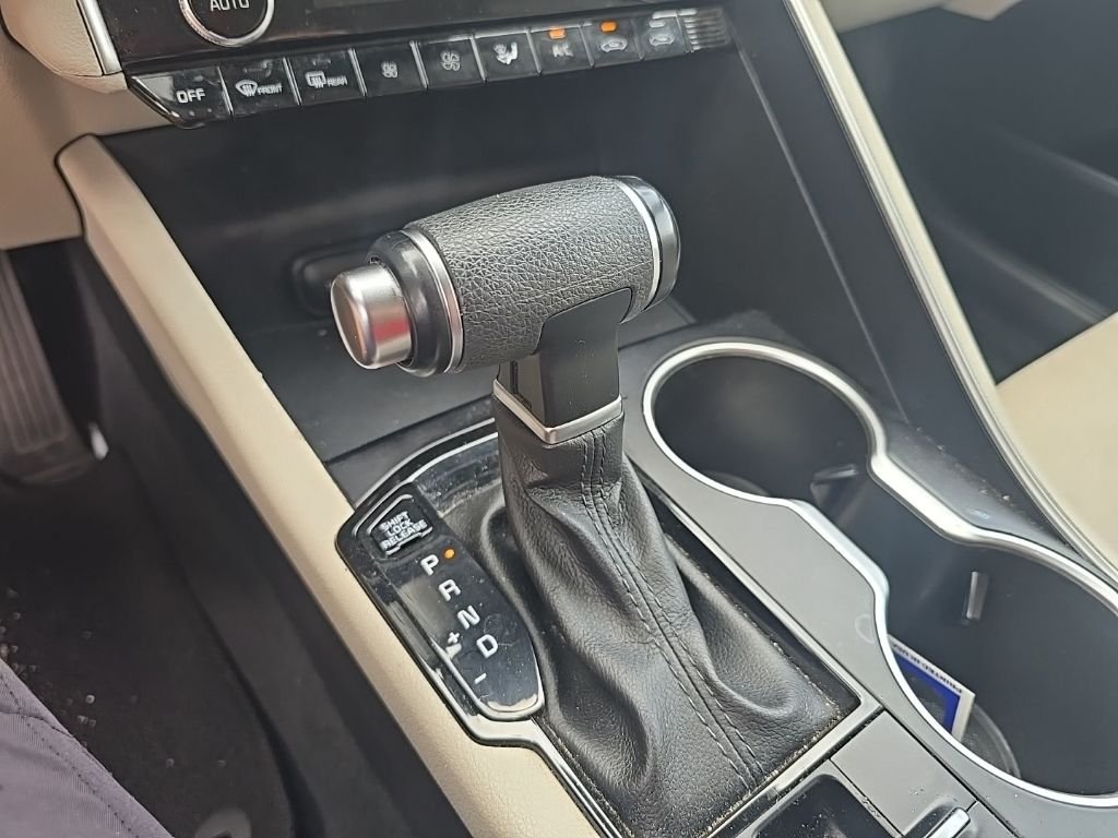 Used 2022 Beige Kia LXS image 16