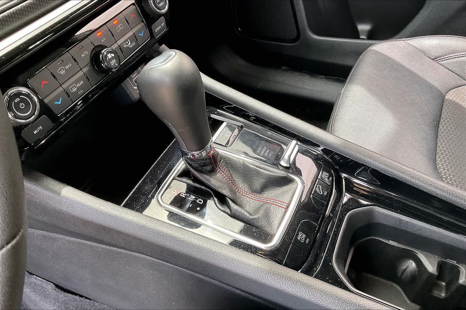 Used 2025 Bright White Clearcoat Jeep Trailhawk image 15