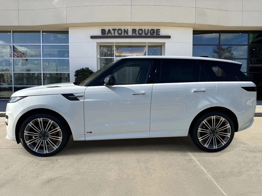 New 2026 Ostuni Pearl White Land Rover Dynamic SE image 5