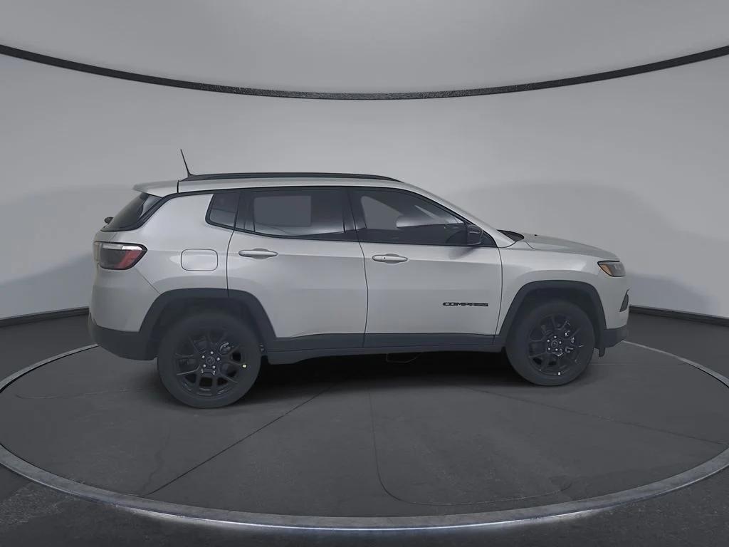 New 2026 Silver Zynith Metallic Clear-Coat Exterior Paint Jeep Latitude image 15