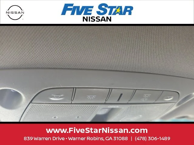 Used 2023 Silver Nissan Platinum image 18