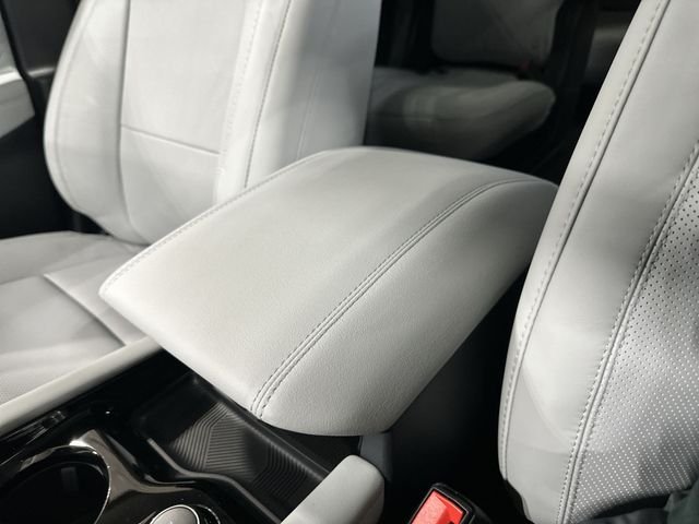 New 2026 Space White Metallic Ford Platinum™ image 27