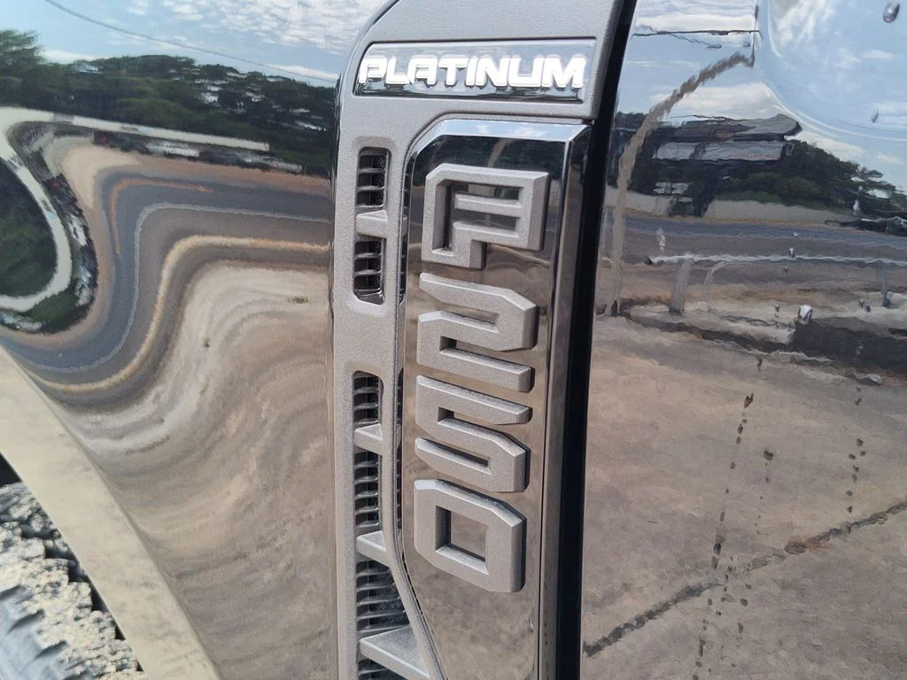 2026 Ford F-250 Super Duty Platinum - Photo 6