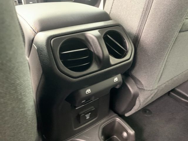 New 2026 Bright White Clear-Coat Exterior Paint Jeep Sahara image 14