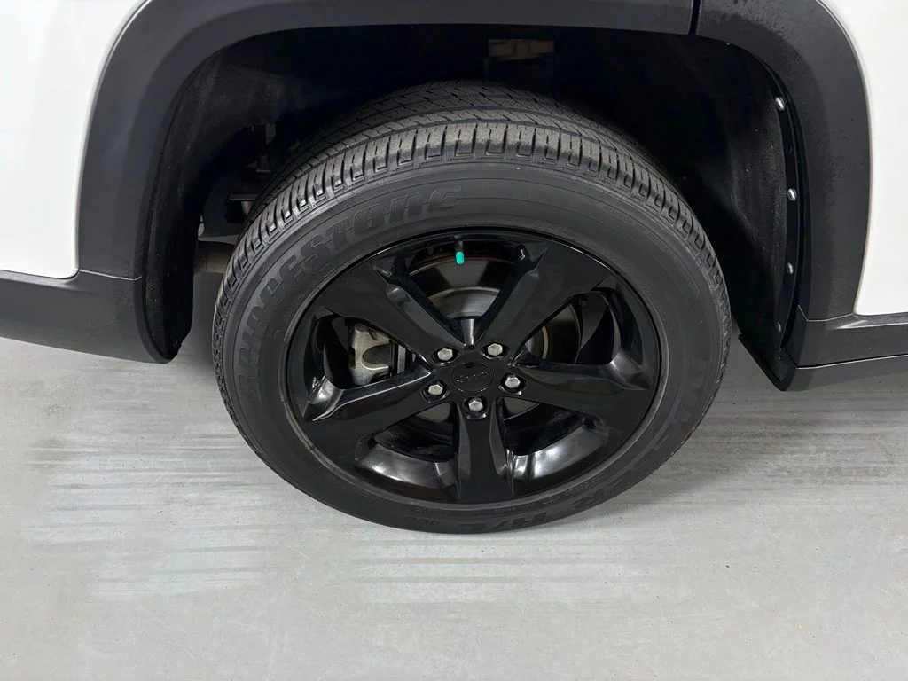 Used 2022 Bright White Clearcoat Jeep Altitude image 10