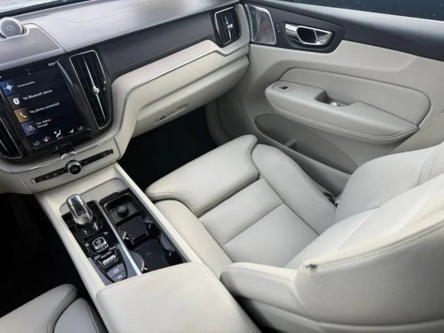 Used 2018 Blue Volvo T8 Inscription image 10