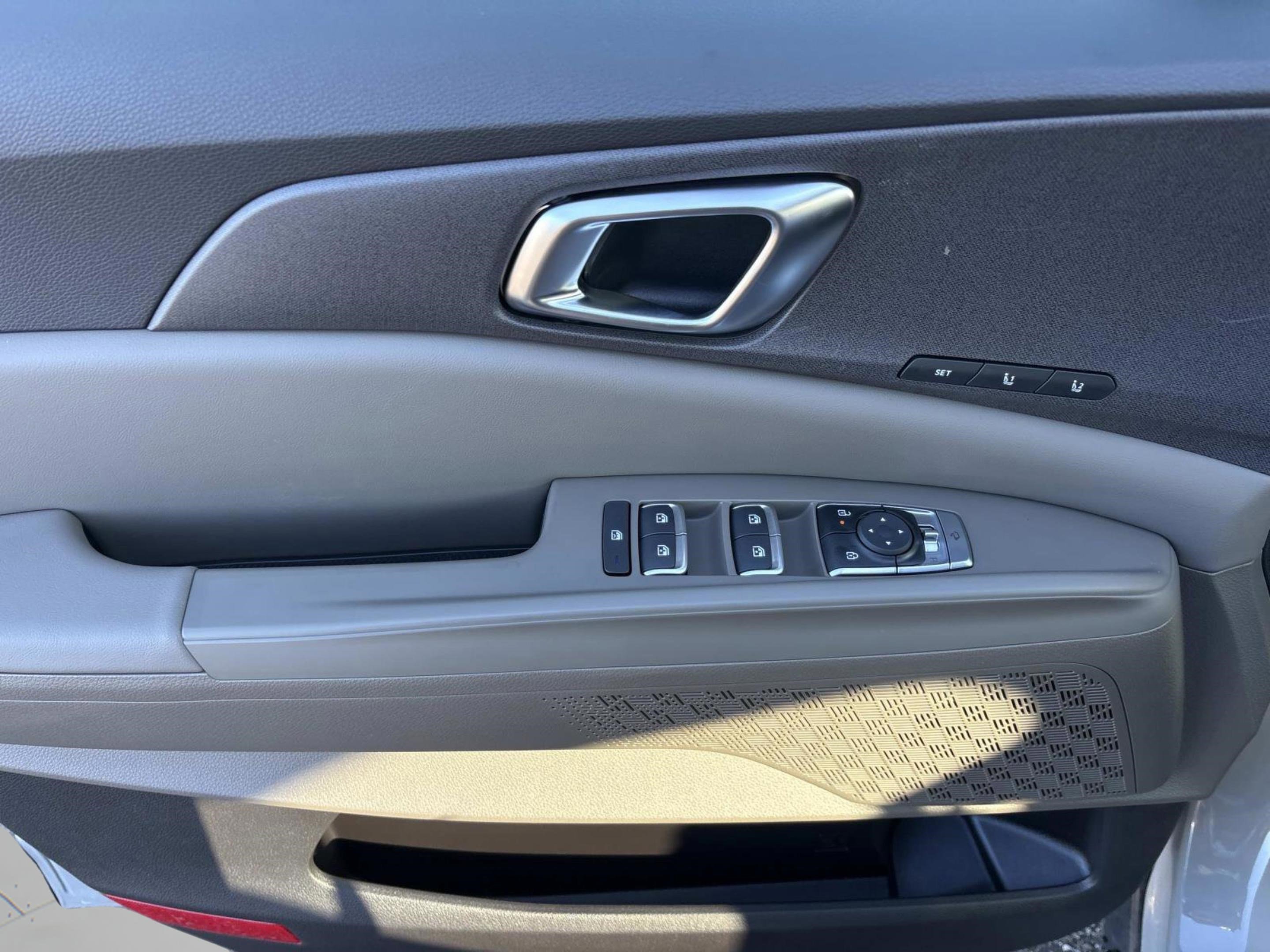 New 2026 Ceramic Silver Kia EX image 20