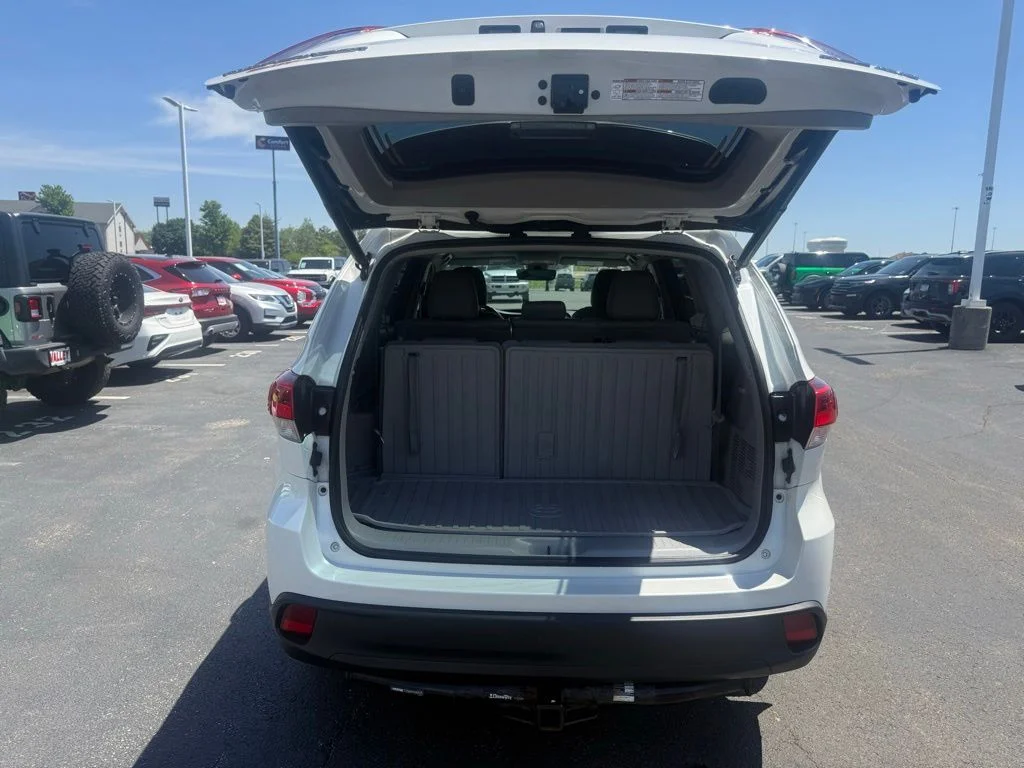 Certified Used 2019 Blizzard Pearl Toyota XLE image 46