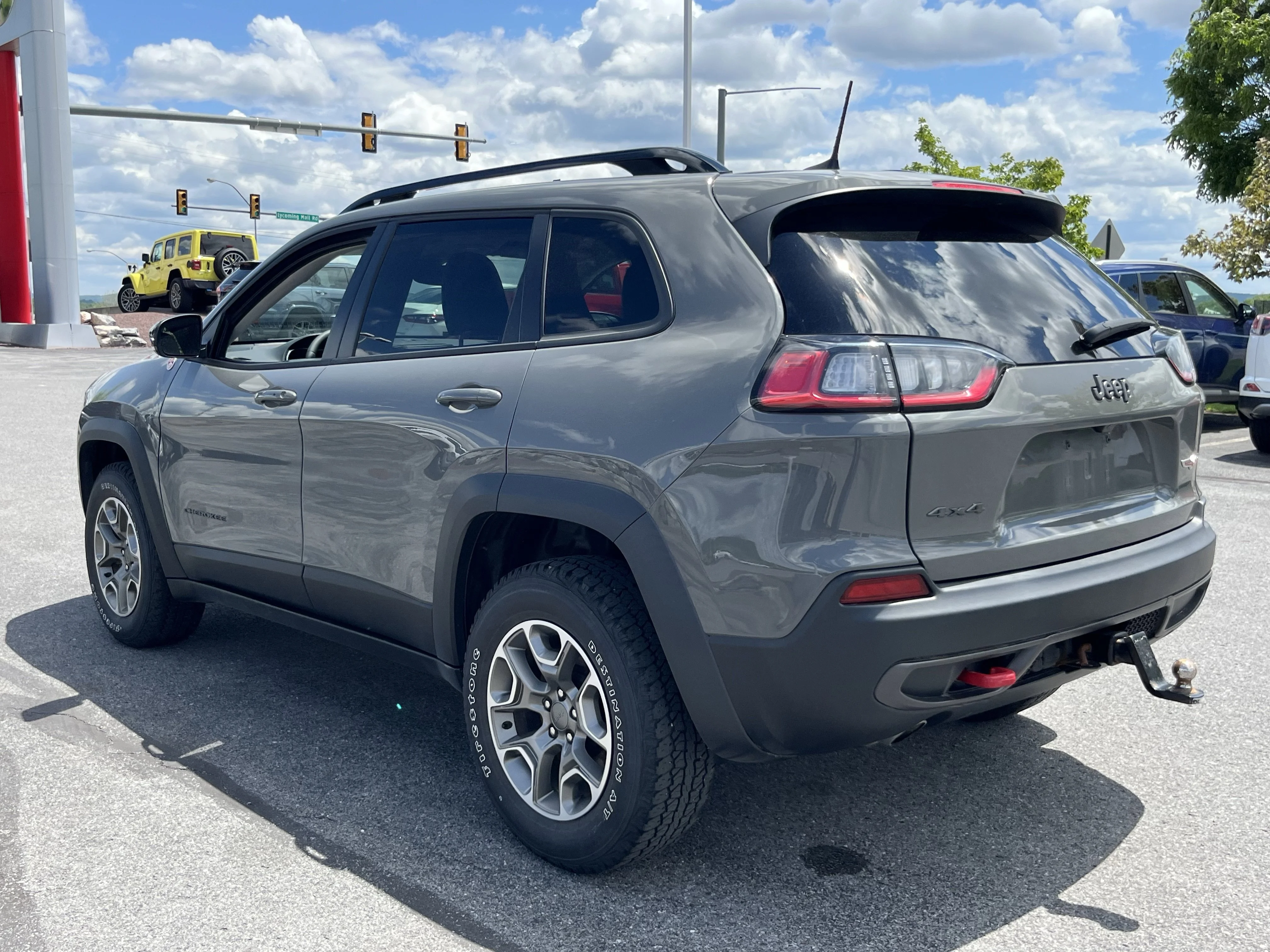 Used 2022 Gray Clearcoat Jeep Trailhawk image 9