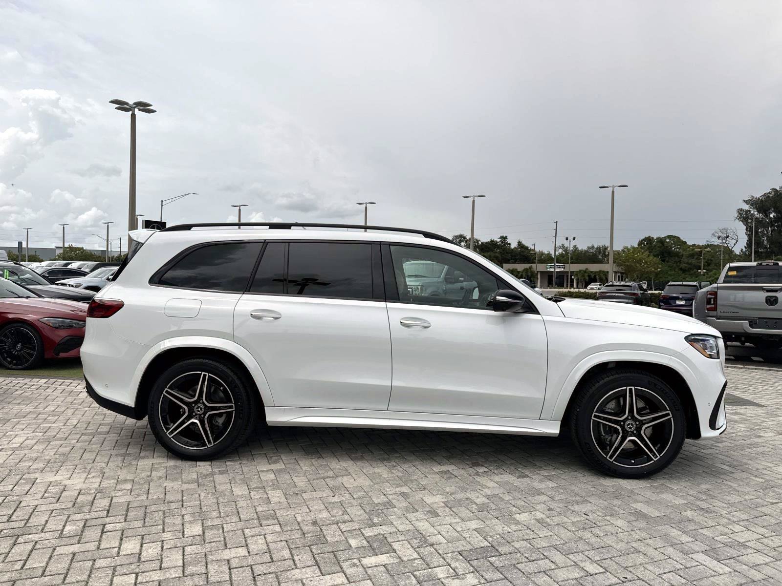 New 2026 Moonlight White Mercedes-Benz 450 4MATIC® SUV image 6