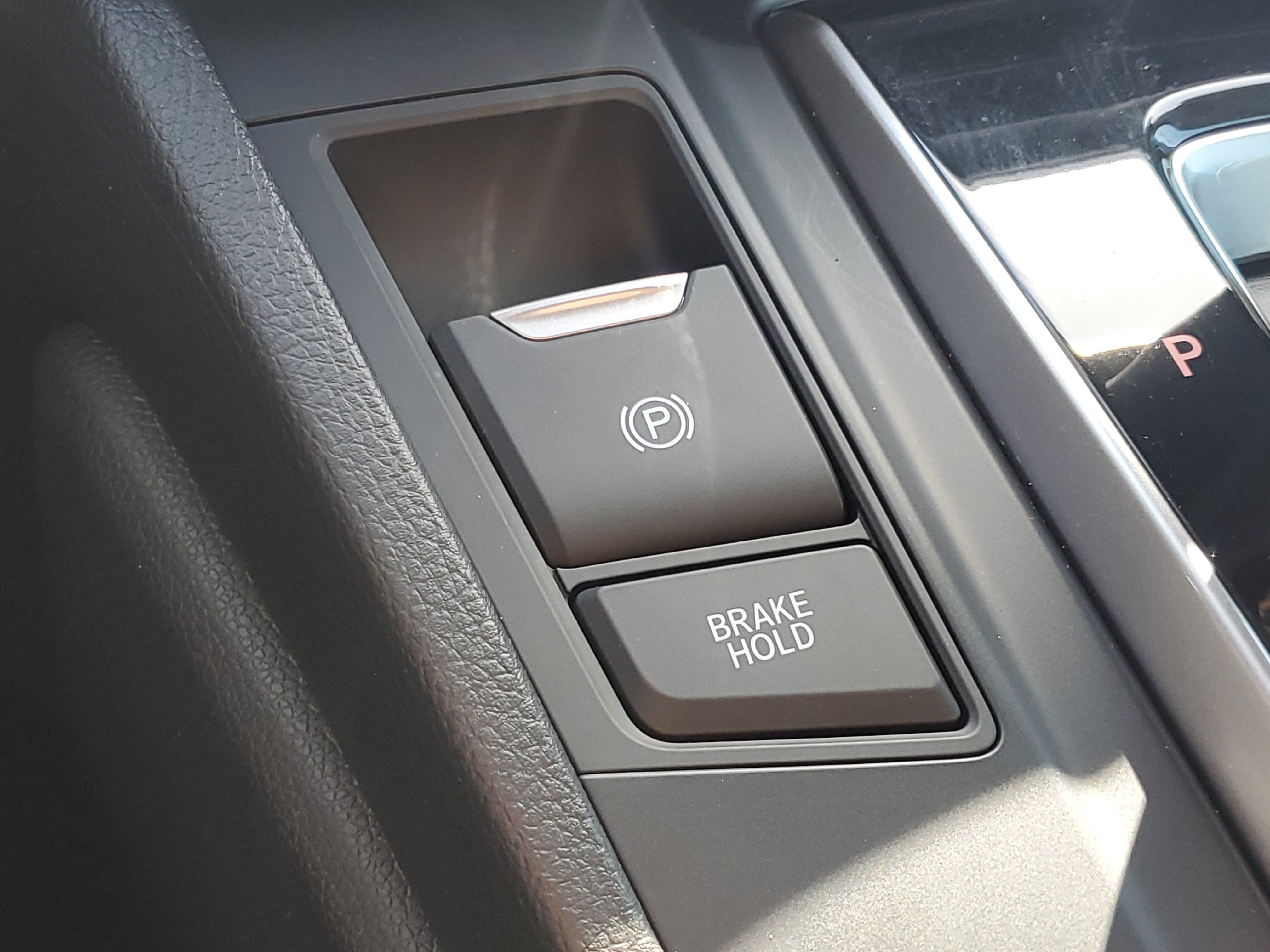 Used 2018 Silver Honda EX-L image 32