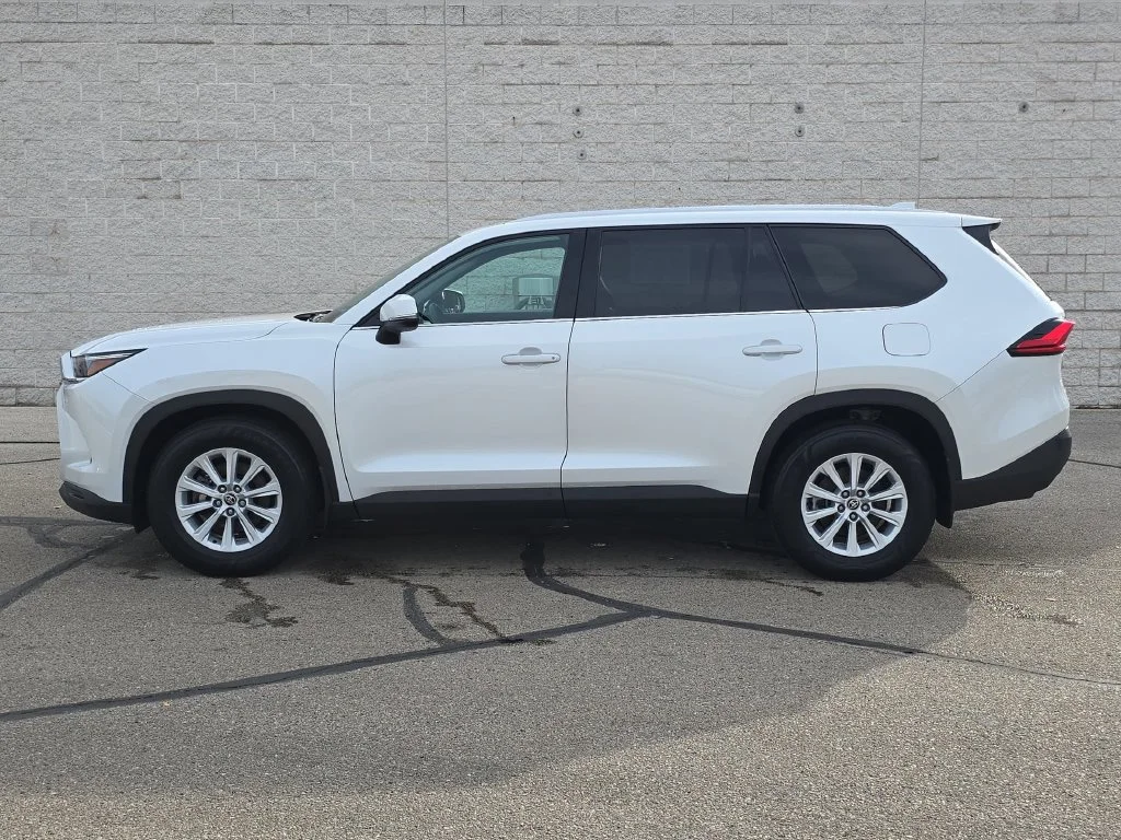 Used 2024  Toyota XLE image 10