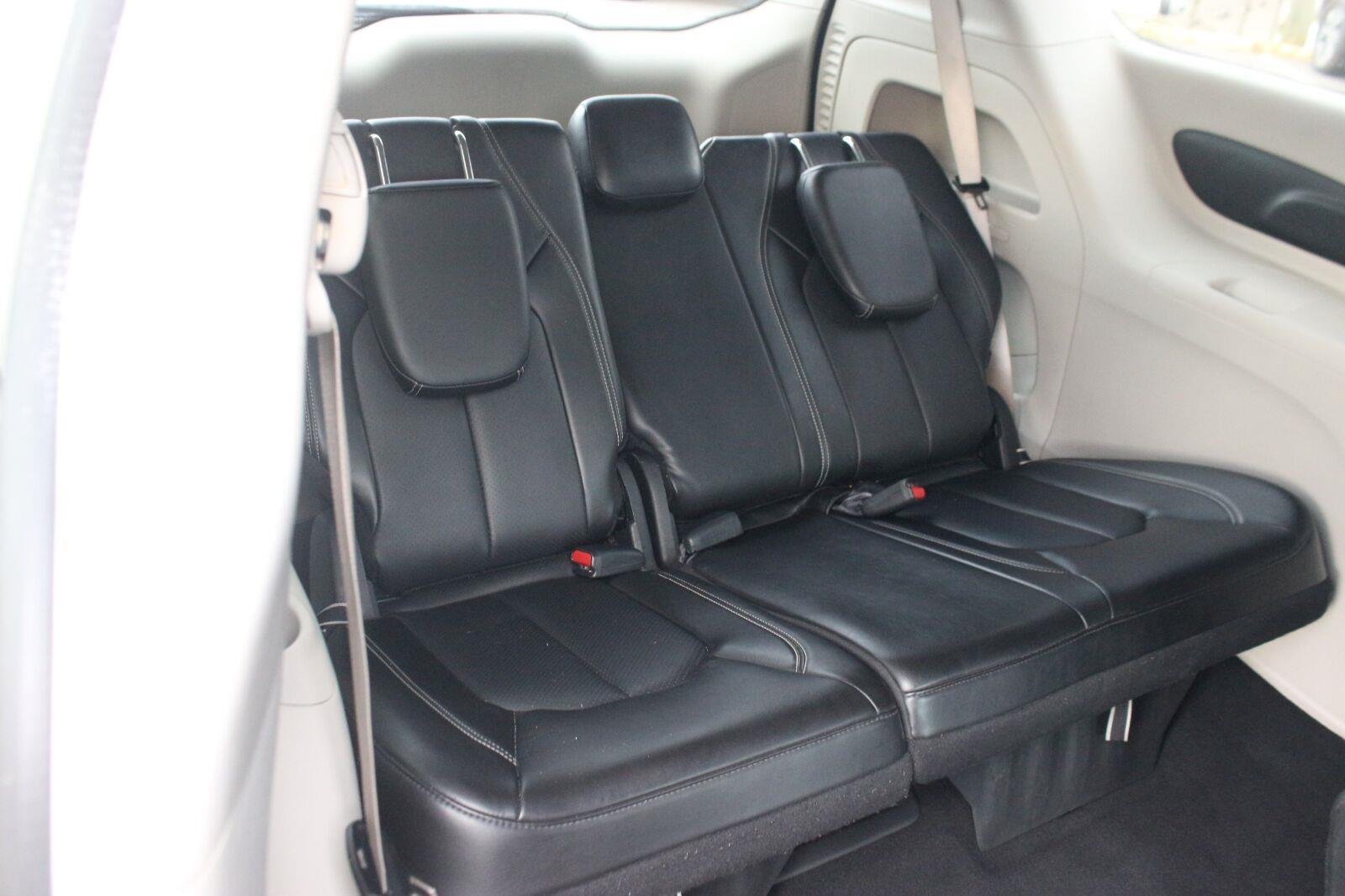 Used 2024 Silver Chrysler Touring L image 35