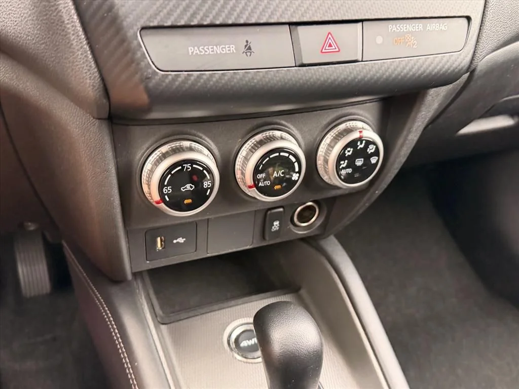 Used 2023 Red Mitsubishi  image 24