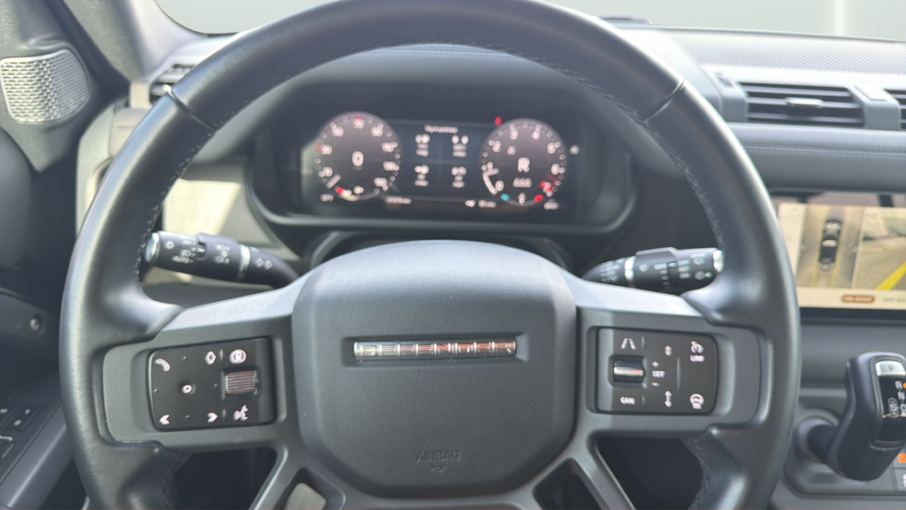 Used 2024 Black Land Rover X-Dynamic SE image 25