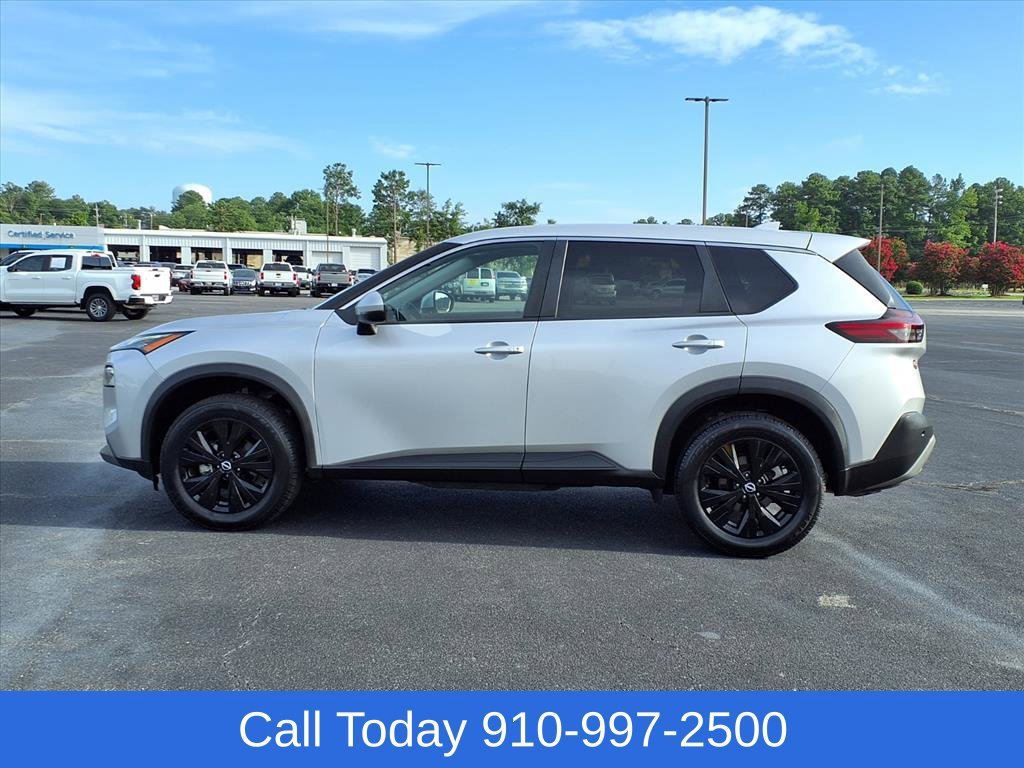 Used 2022 Silver Nissan SV Intelligent AWD image 3