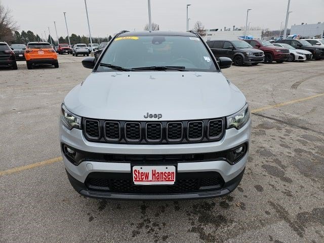 New 2026 Silver Zynith Metallic Clearcoat Jeep Limited Altitude image 8