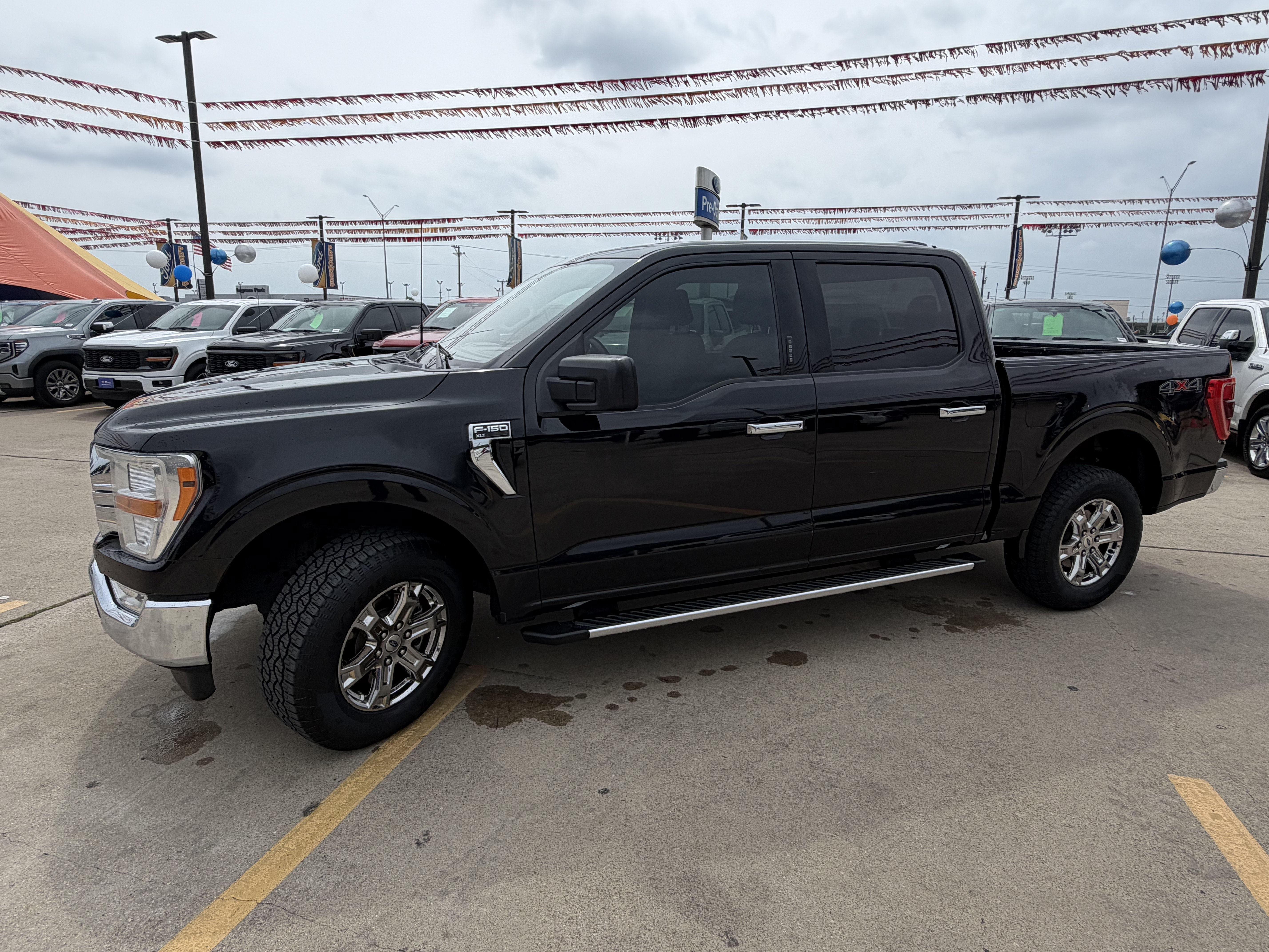 Used 2022 Agate Black Metallic Ford XLT image 13