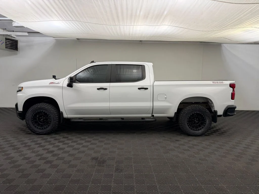 Used 2020 Summit White Chevrolet LT Trail Boss image 2