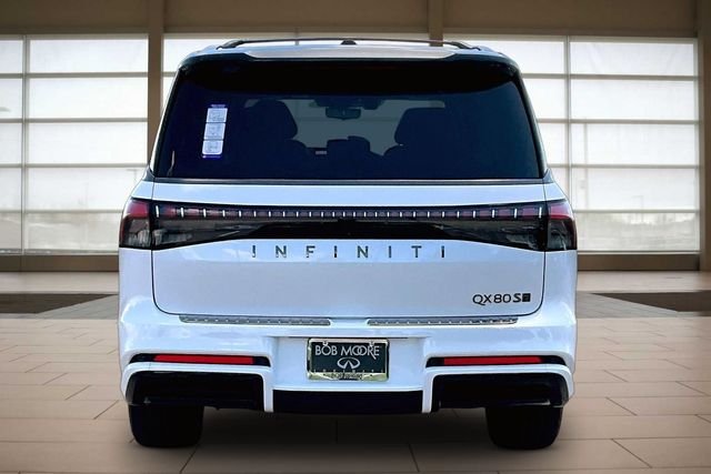 New 2027 2T RADIANT WHIT INFINITI SPORT image 4