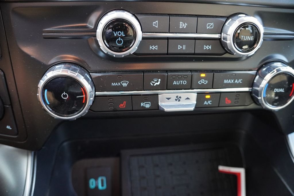 Used 2024 Black Ford XLT image 6