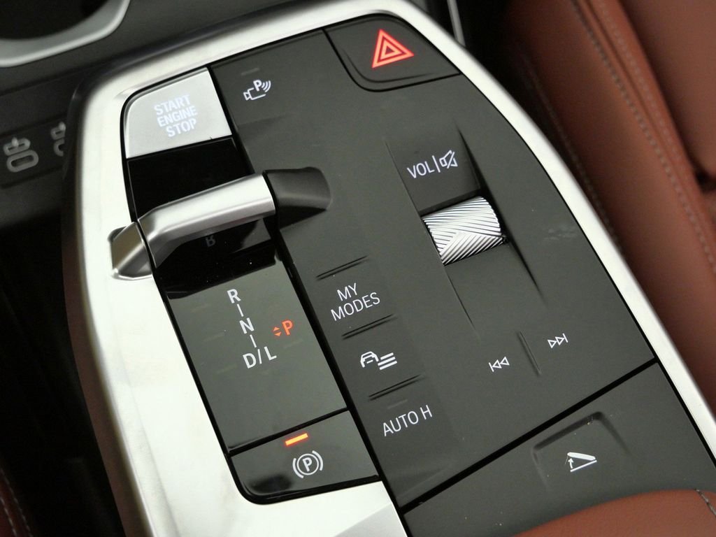 New 2026 Mineral White Metallic BMW xDrive28i image 47