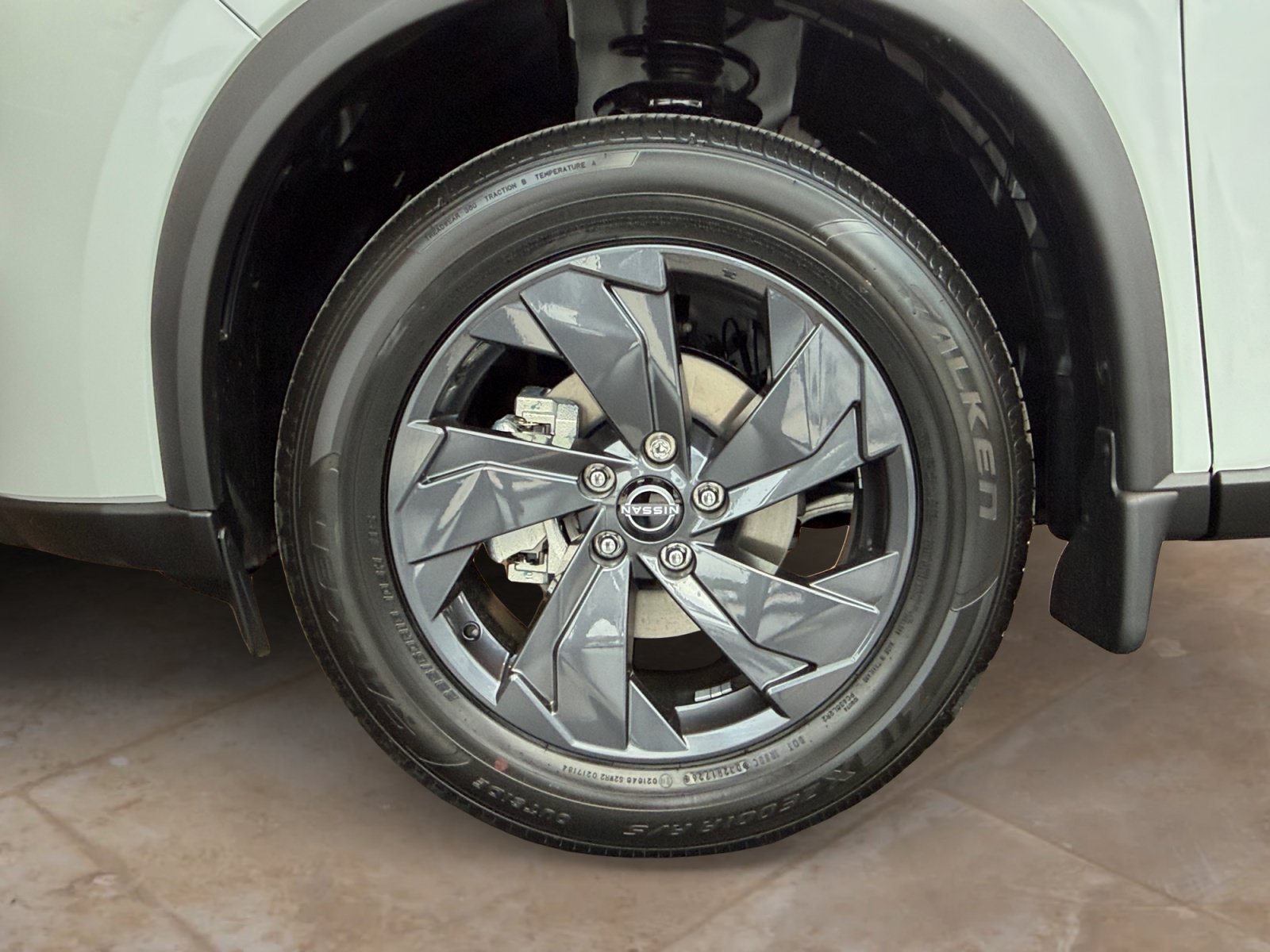 New 2027 Everest White Pearl Tricoat Nissan SV image 13