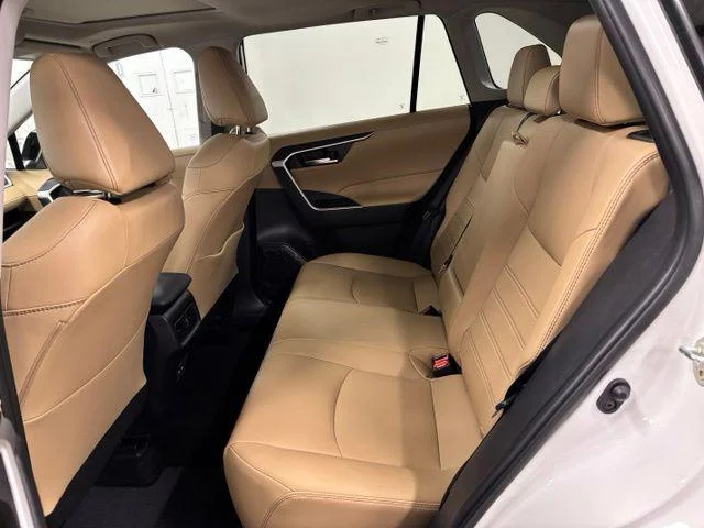 Used 2024 WIND CHILL PEARL Toyota  image 12