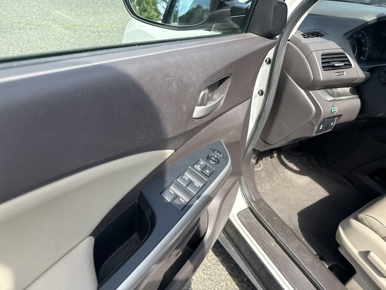 Used 2014 White Diamond Pearl Honda EX-L image 17