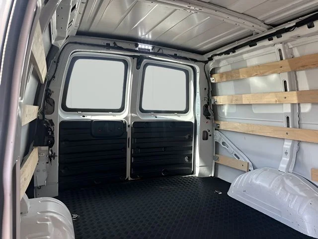 Used 2025 White GMC Work Van image 33