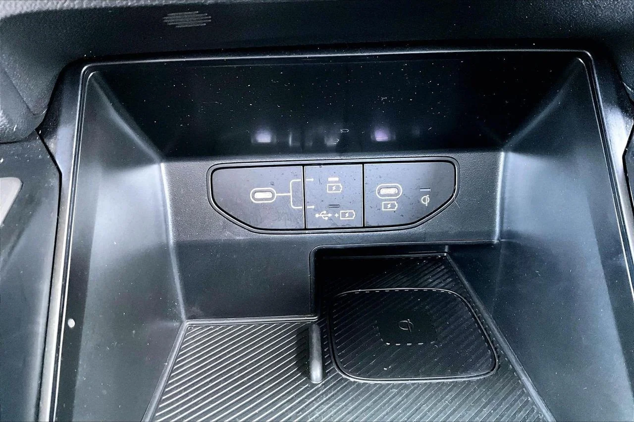 Used 2025 White Kia S image 17