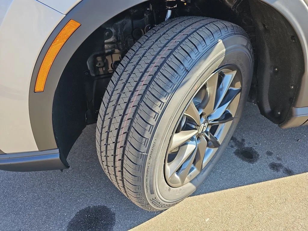 Used 2026 Solar Silver Metallic Honda EX-L image 28