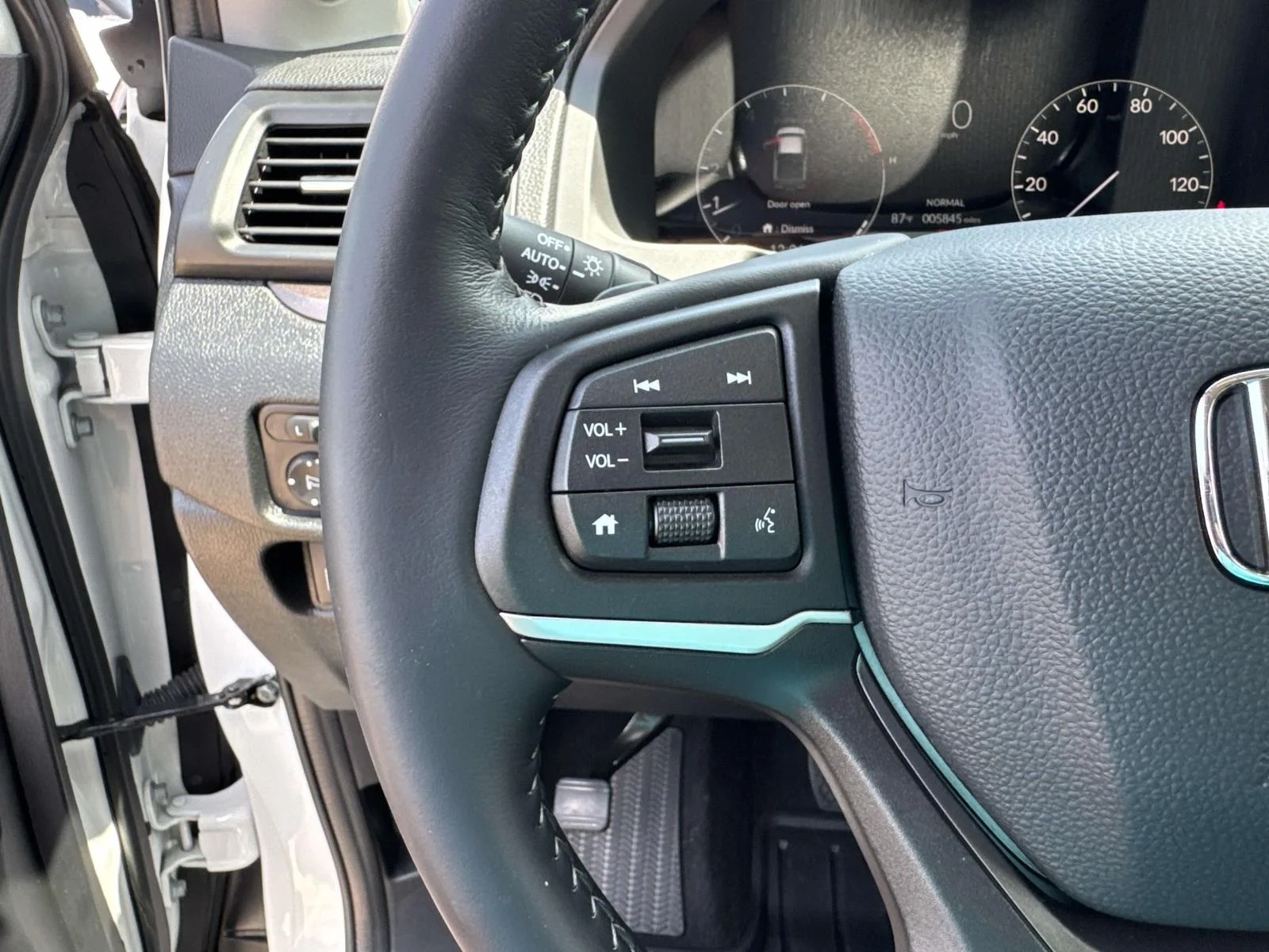 Used 2025 White Honda RTL AWD image 23