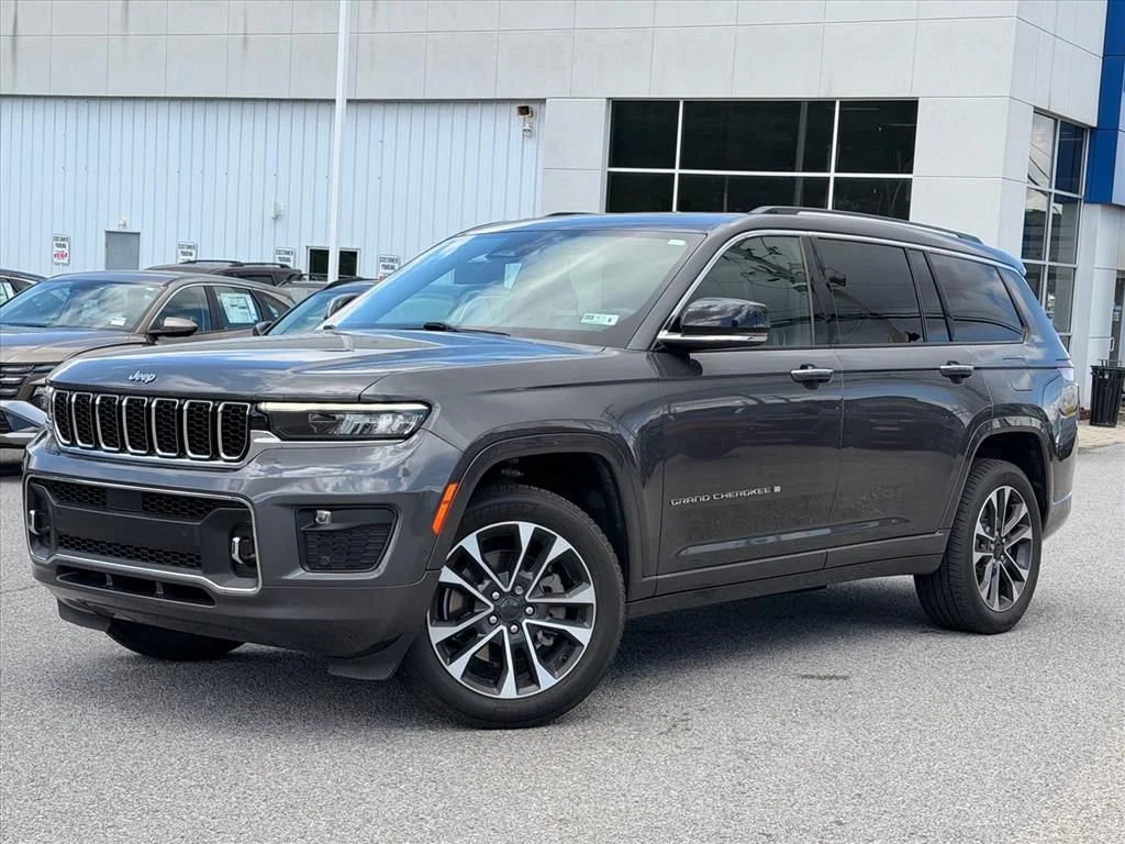 Used 2021 Gray Jeep Overland image 2