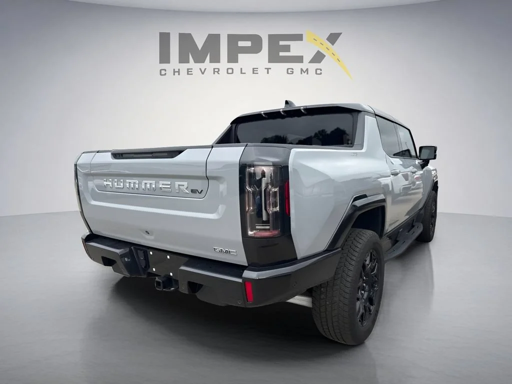 Used 2025 Meteorite Metallic (Grey) GMC 2X image 6