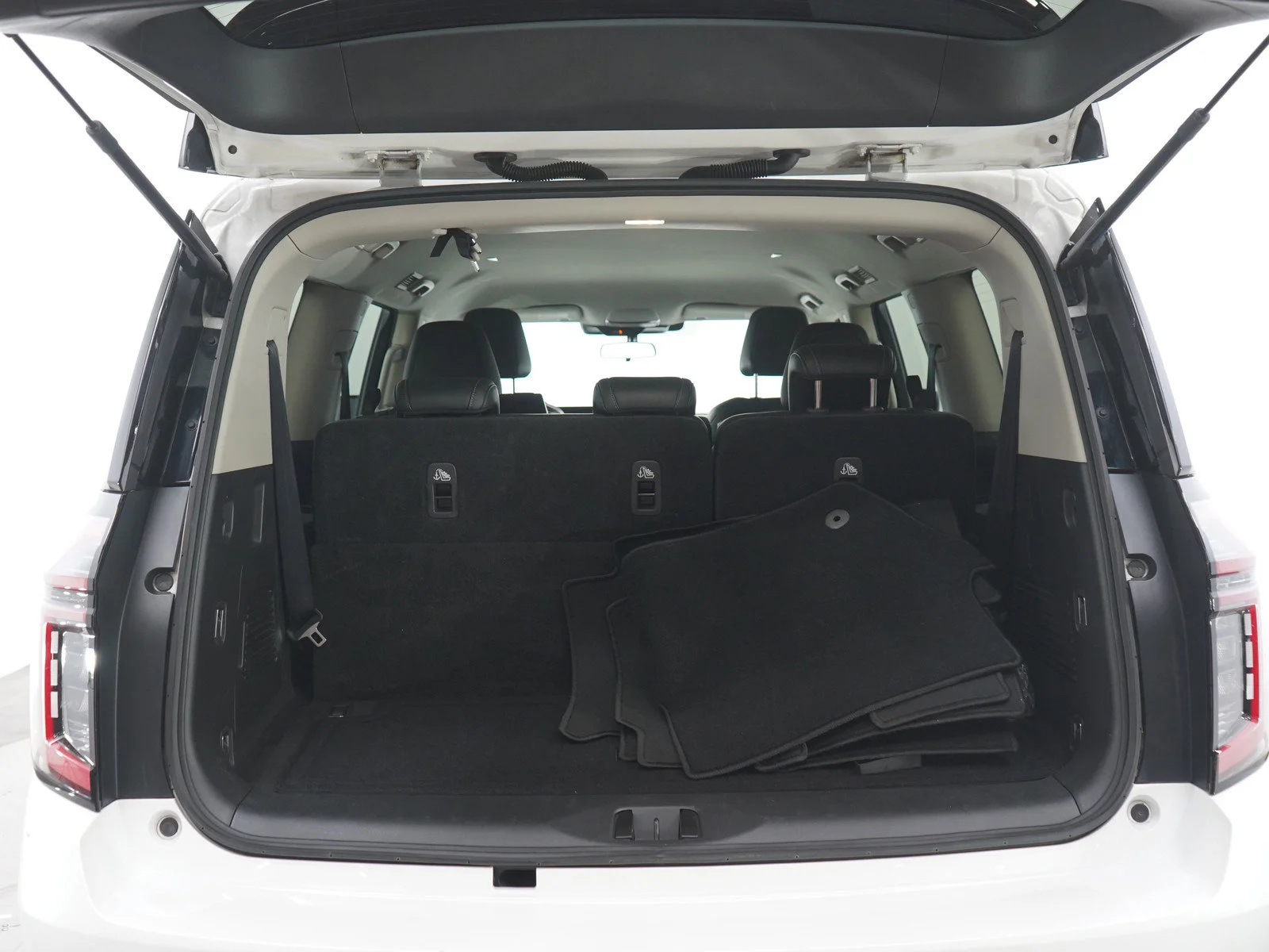 Certified Used 2025 Aspen White Tricoat Nissan SV image 19