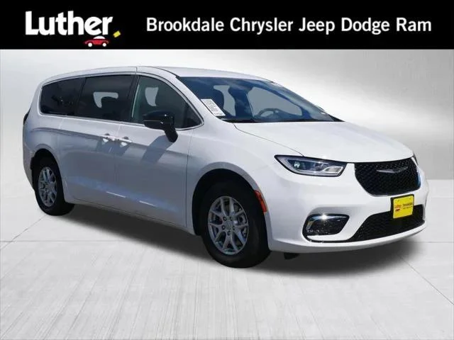 2026 Chrysler Pacifica Select's photo