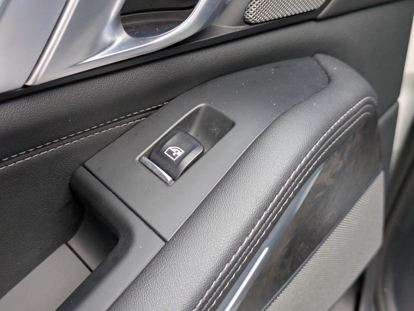 Used 2024 Alpine White BMW xDrive40i image 26