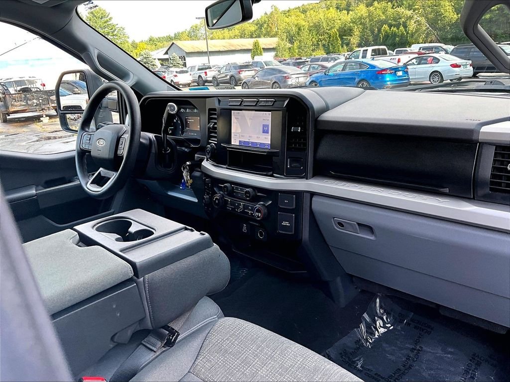 Used 2023 Oxford White Ford XLT image 14