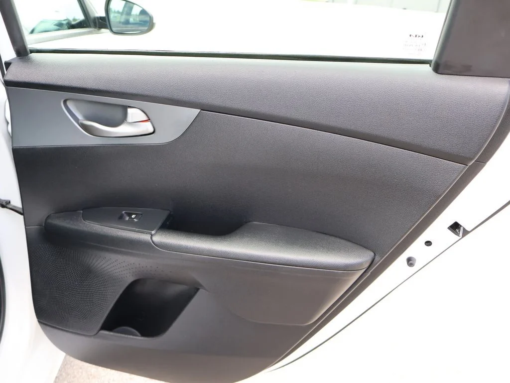 Used 2021 White Kia LXS image 15