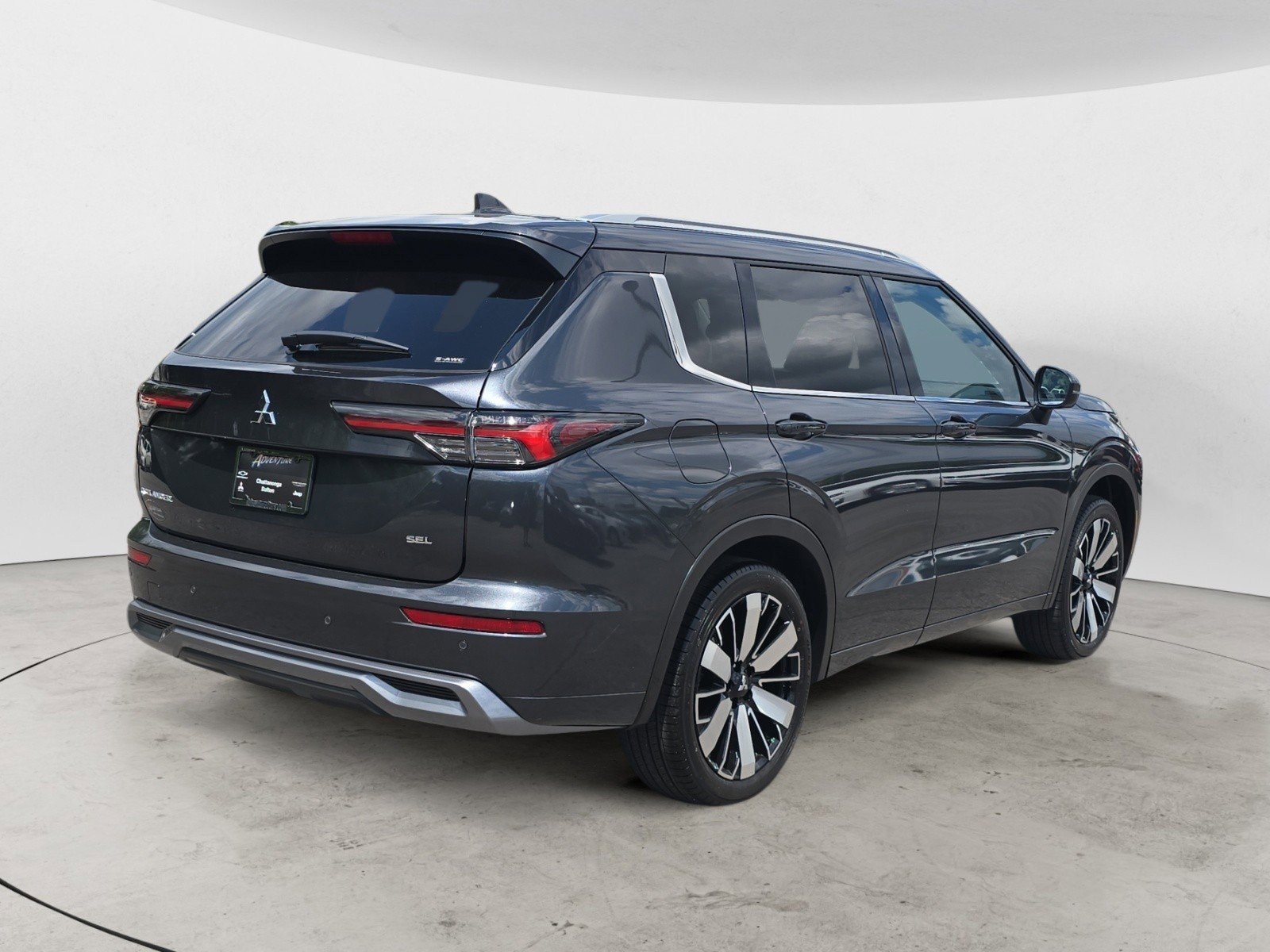 New 2025 Graphite Gray Mitsubishi SEL image 3
