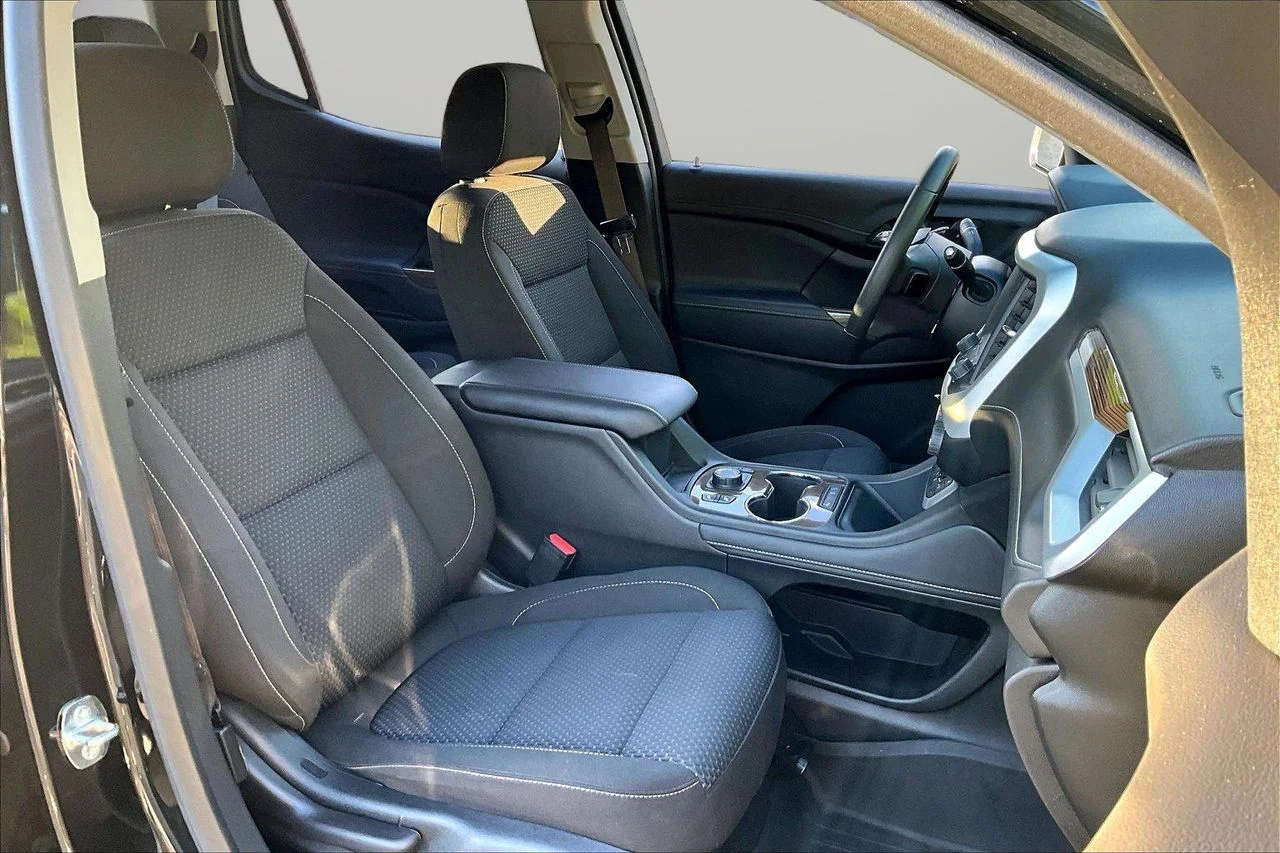 Used 2023 Black GMC SLE image 22