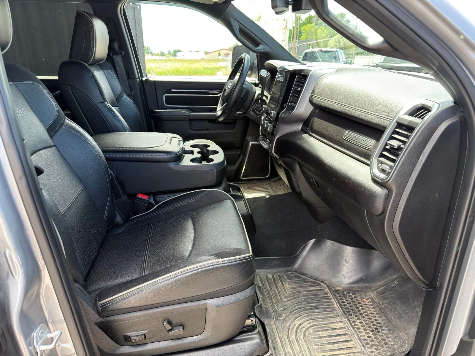 Used 2022 Silver Ram Laramie image 18
