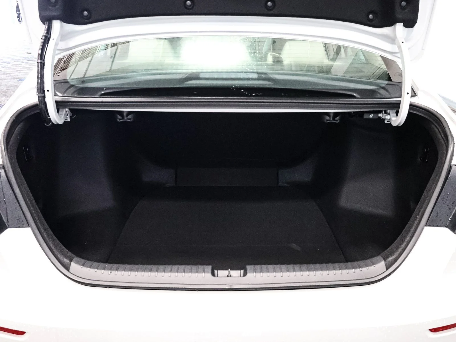 New 2026 Platinum White Pearl Honda LX image 17