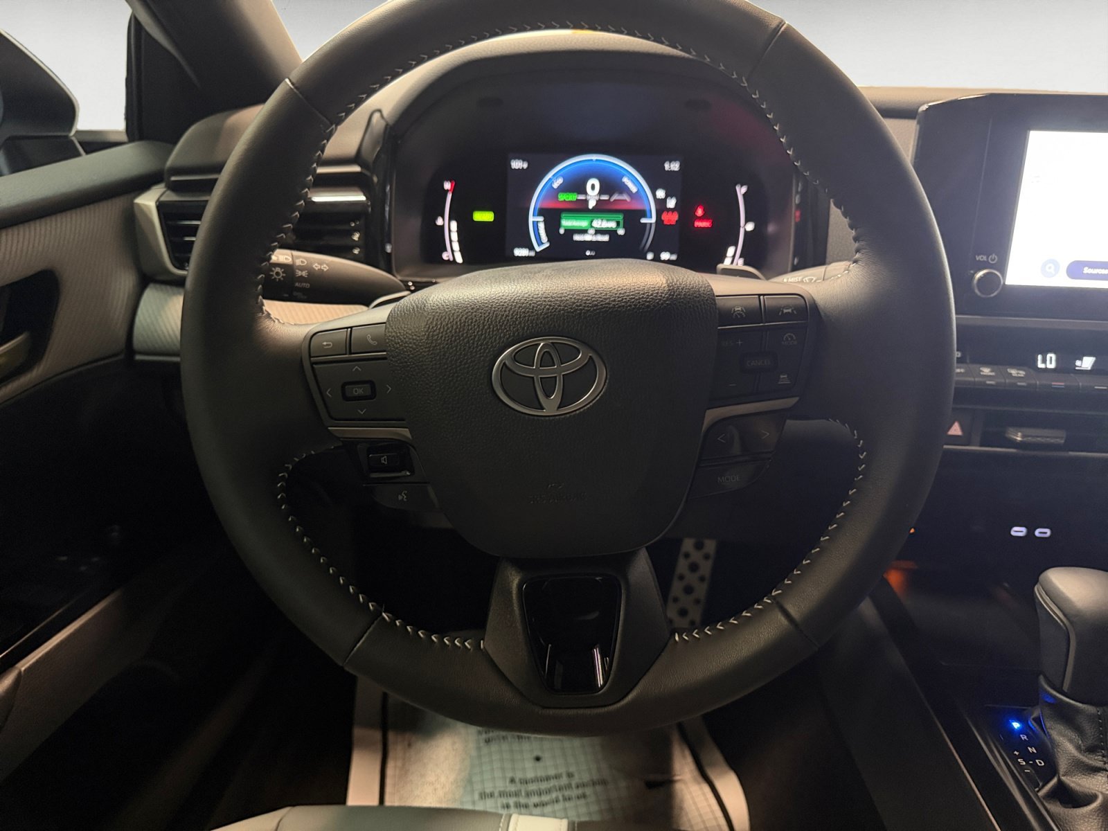 Used 2026 Ice Cap Toyota SE image 11