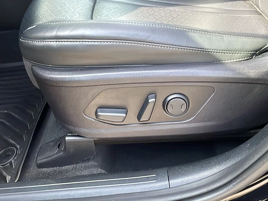 Used 2022 Black Kia S image 33